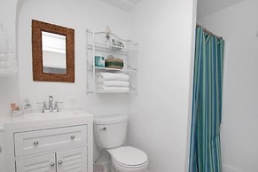 Waterfront Home With Swimming Pool 4 Bedroom Home by RedAwning