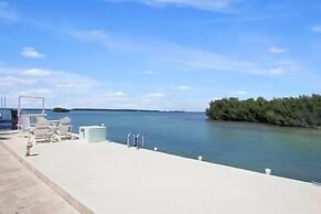 Waterfront Home With Swimming Pool 4 Bedroom Home by RedAwning