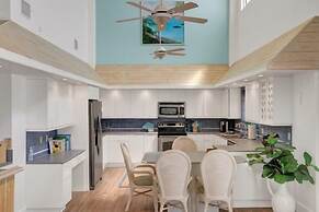 Waterfront Home With Swimming Pool 4 Bedroom Home by RedAwning