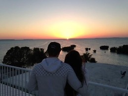 Waterfront Home With Swimming Pool 4 Bedroom Home by RedAwning