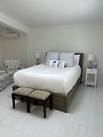 Beautiful Updated Stilted Home Makes For A Super Getaway. 3 Bedroom Ho