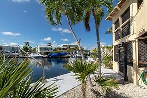 Beautiful Updated Stilted Home Makes For A Super Getaway. 3 Bedroom Ho