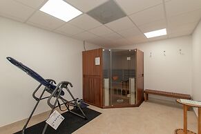 Beautiful Unit In One Of The Most Prestigious Condo Complex In Islamor