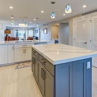 Beautiful Unit In One Of The Most Prestigious Condo Complex In Islamor