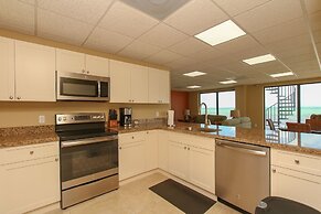 Beautiful Unit In One Of The Most Prestigious Condo Complex In Islamor