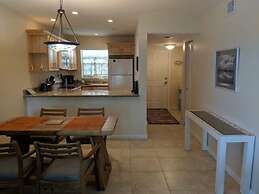 1 bedroom unit with a nice view of the Florida bay. 1 Condo by RedAwni