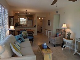 1 bedroom unit with a nice view of the Florida bay. 1 Condo by RedAwni