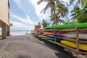 1 bedroom unit with a nice view of the Florida bay. 1 Condo by RedAwni