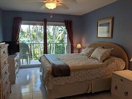 1 bedroom unit with a nice view of the Florida bay. 1 Condo by RedAwni