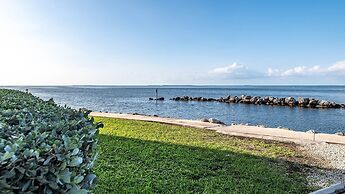 Bayfront Townhome With Boat Slip, Pool And Beach 2 Bedroom Townhouse b