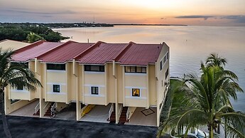 Bayfront Townhome With Boat Slip, Pool And Beach 2 Bedroom Townhouse b