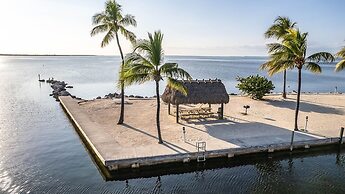 Bayfront Townhome With Boat Slip, Pool And Beach 2 Bedroom Townhouse b