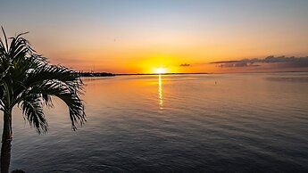 Bayfront Townhome With Boat Slip, Pool And Beach 2 Bedroom Townhouse b