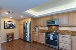 Beautiful Unit In One Of The Most Prestigious Condo Complex In Islamor