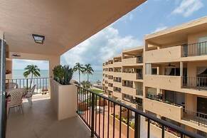 Picturesque 2 Bedroom Condo with Fabulous Ocean Views. 2 Condo by RedA