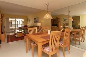 Picturesque 2 Bedroom Condo with Fabulous Ocean Views. 2 Condo by RedA