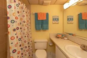 Picturesque 2 Bedroom Condo with Fabulous Ocean Views. 2 Condo by RedA