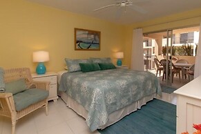 Picturesque 2 Bedroom Condo with Fabulous Ocean Views. 2 Condo by RedA