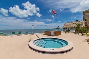 Picturesque 2 Bedroom Condo with Fabulous Ocean Views. 2 Condo by RedA