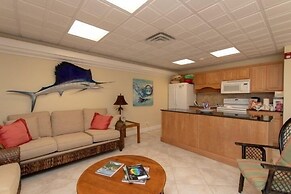 Picturesque 2 Bedroom Condo with Fabulous Ocean Views. 2 Condo by RedA