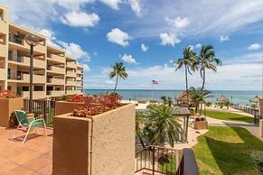 Picturesque 2 Bedroom Condo with Fabulous Ocean Views. 2 Condo by RedA