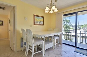 Beautiful 2 bedroom with Boat Slip 2 Home by RedAwning