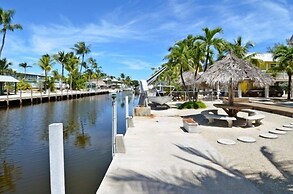 Beautiful 2 bedroom with Boat Slip 2 Home by RedAwning