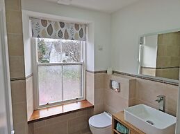 Kildonan House Village Centre Sleep 8 With hot tub