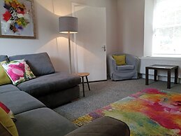 Kildonan House Village Centre Sleep 8 With hot tub