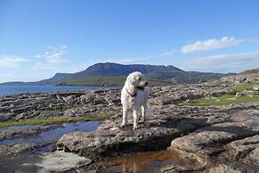 Kildonan House Village Centre Sleep 8 With hot tub