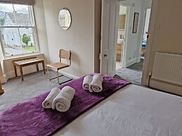 Kildonan House Village Centre Sleep 8 With hot tub