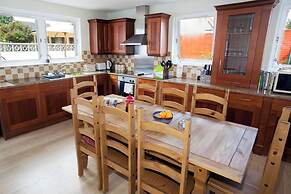 Kildonan House Village Centre Sleep 8 With hot tub