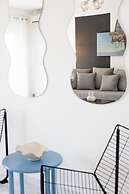 Elegant Coastal Haven Fully Renovated 3-bedroom Apartment