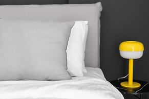 Elegant Coastal Haven Fully Renovated 3-bedroom Apartment