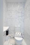 Elegant Coastal Haven Fully Renovated 3-bedroom Apartment