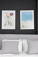 Elegant Coastal Haven Fully Renovated 3-bedroom Apartment