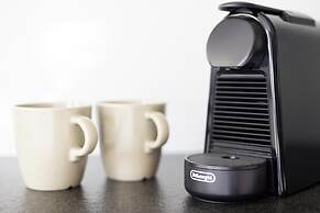 Elegant Coastal Haven Fully Renovated 3-bedroom Apartment