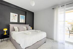 Elegant Coastal Haven Fully Renovated 3-bedroom Apartment