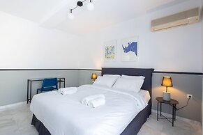 Elegant Coastal Haven Fully Renovated 3-bedroom Apartment