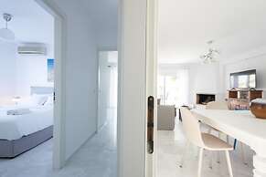 Elegant Coastal Haven Fully Renovated 3-bedroom Apartment