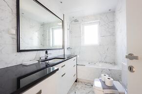 Elegant Coastal Haven Fully Renovated 3-bedroom Apartment