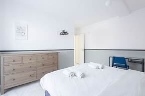 Elegant Coastal Haven Fully Renovated 3-bedroom Apartment