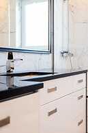 Elegant Coastal Haven Fully Renovated 3-bedroom Apartment