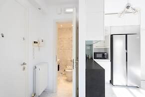 Elegant Coastal Haven Fully Renovated 3-bedroom Apartment