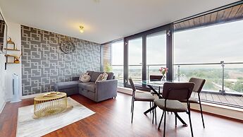 Basildon - 2 Bed Flat - Sleeps 5 - Near Station