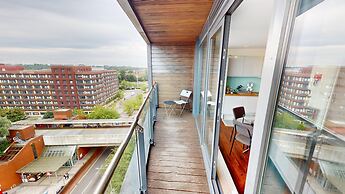 Basildon - 2 Bed Flat - Sleeps 5 - Near Station