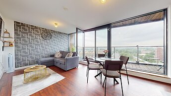 Basildon - 2 Bed Flat - Sleeps 5 - Near Station