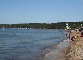 Apartment in Giens With Pool & Beach Access