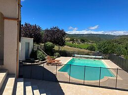 Villa With Private Pool and Jacuzzi