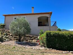 Villa With Private Pool and Jacuzzi